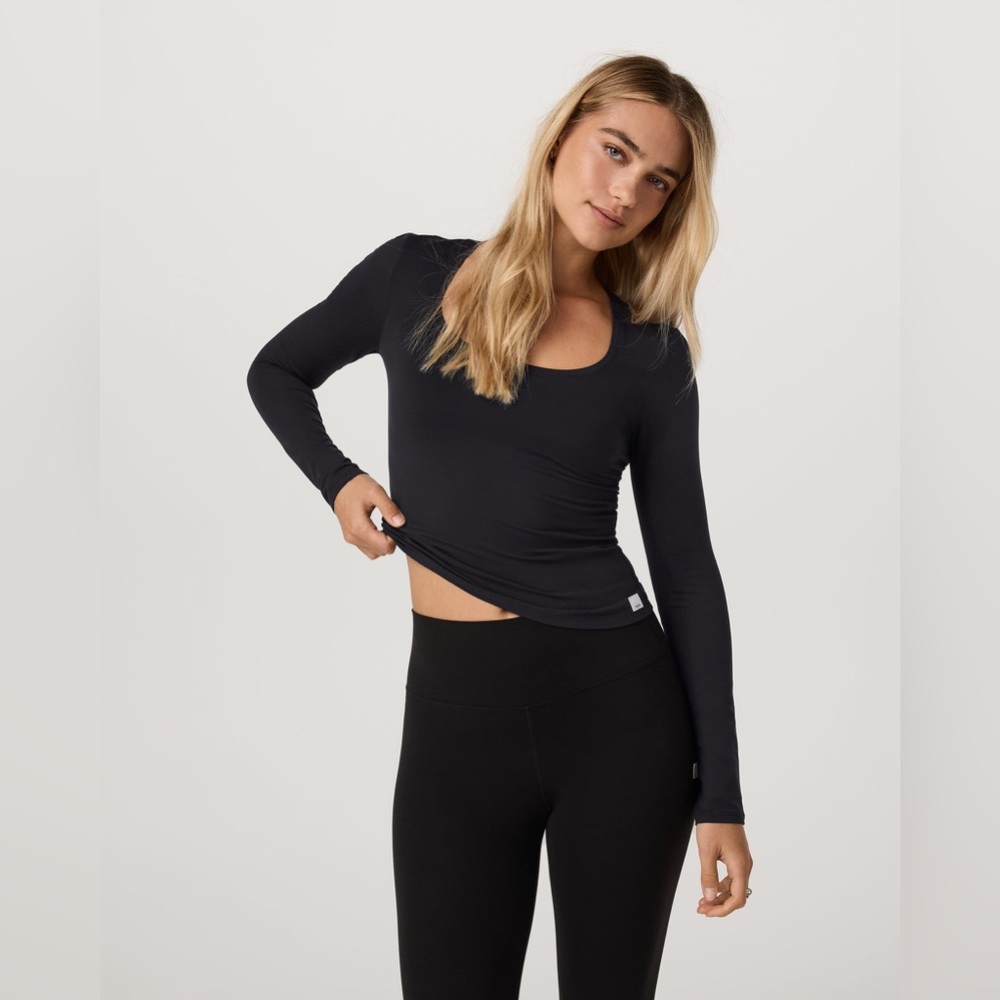 Vuori Black Long Sleeve Scoop Neck Top
